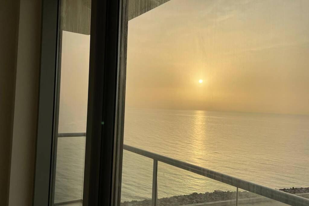 Apartment 2 Bedroom Incredible Ocean Vew *